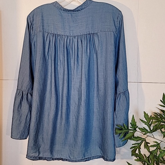 Ann Taylor The Softened Shirt Chambray Size M - Picture 3 of 7
